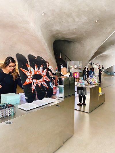 LA発＞ロサンゼルスの現代美術館 The Broad／ザ・ブロード美術館が